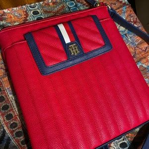 Vintage Tommy Hilfiger crossbody bag. Great condition